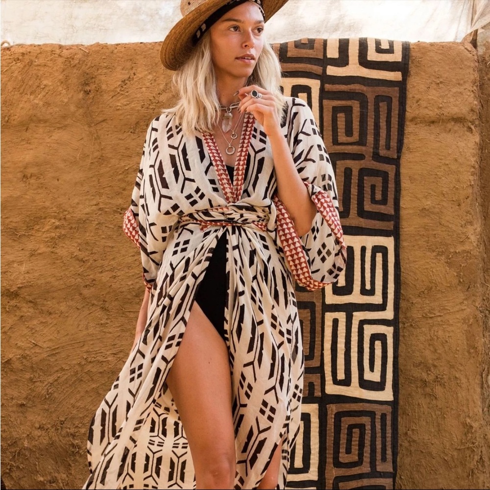 (Last 3 )🌴Aztec tan/black geometric print chiffon kimono robe beach cover up